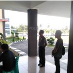 Potret Kapolres Banggai, Jalani Aktifitas di Teras Kantor