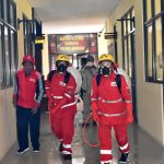 Antisipasi Covid-19, PMI Semprotkan Disinfektan di Mapolres Banggai