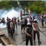 Polisi Bubarkan Massa Pendemo Tolak Omnibus Law Di Luwuk