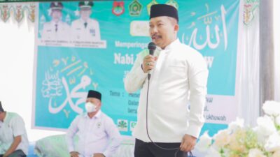 Bupati Banggai Hadiri Maulid Sekaligus Lantik Pengurus DMI Batui