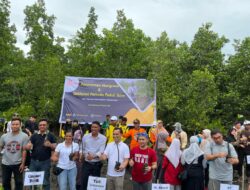 Atasi Krisis Iklim, Warga Banggai Tanami Mangrove Dan Deklarasikan Peduli Iklim