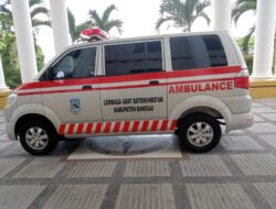 Lembaga Adat Banggai Terima Bantuan Mobil Ambulance dari Bupati Amirudin