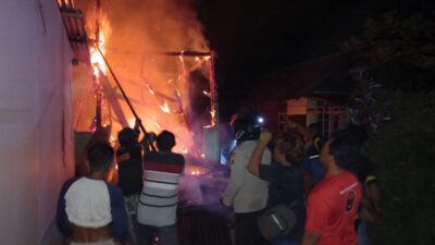 Satu Rumah Warga Ludes Terbakar, Kapolsek Toili : Diduga Lilin Jatuh Pada Tumpukan Pakaian