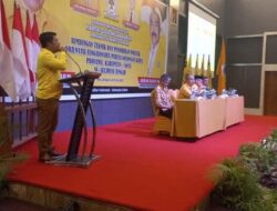 Ketua Golkar Banggai Beniyanto Tamoreka Berikan Materi Politik Pada Bacaleg