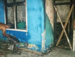 Breaking News : Rumah Milik Tante Ida Kompleks Muara di Bunta Hangus Terbakar, Warga Pakai Air Laut dan Air Rawa Padamkan Api