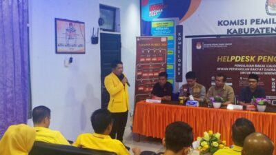 Ada Yang Beda Partai Golkar Banggai Daftar Ke KPU Malam Hari, Ini Alasanya