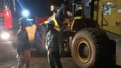 Bantu Dampak Banjir Desa Huhak : ERT PT KFM Kerahkan Alat Berat Wheel Loader