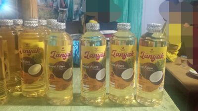 Bupati Beli Produk Lokal Warga Saat Kunjungi Stand Pameran Expo Nuhon ke 2