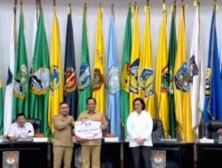 Bupati Terima Insentif Fiskal Rp 9 Milyar Mendgari Sebut Pemda Banggai Berhasil Atasi Inflasi Tahun 2023 dan Jaga Stabilitas Harga