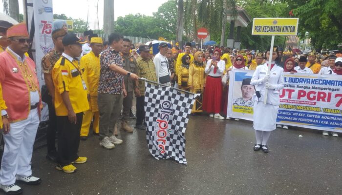 Wakili Bupati Banggai Kadispendik Lepas Karnaval Budaya Rangkaian HUT PGRI ke-78