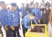 Bupati Banggai Amirudin Hadiri HUT Kecamatan Moilong dan HUT Transmigrasi Sekaligus Resmikan Rujab Camat