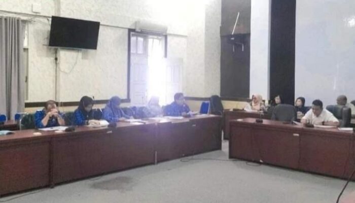 Komisi III DPRD Banggai Raker Bersama Bapenda Bahas PAD
