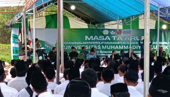 Ratusan Maba Unismuh Luwuk Ikuti Ta’aruf Tahun Akademik 2024, Rektor Sutrisno K Djawa : Kalian Harus Bangga Jadi Mahasiswa Unismuh