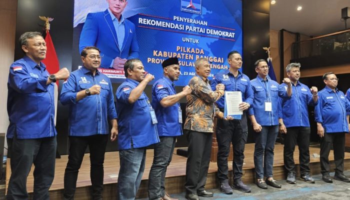 Ketum Demokrat AHY Serahkan Formulir B1-KWK Pada Paslon AT-FM, Samiun L Algi : Mbalelo Maka Siap Angkat Kaki