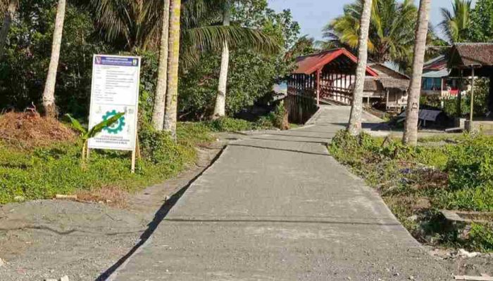 Jalan Setapak Menuju Pemukiman Warga dan Objek Wisata Pantai Kalaka Selesai di Kerjakan