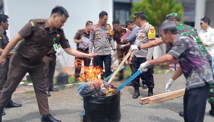 Cabjari Bunta Musnahkan Barang Bukti 10 Perkara Kejahatan Kurun Waktu 2022-2024