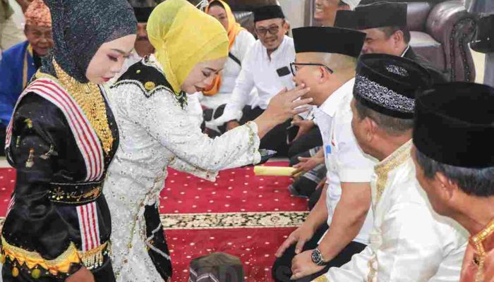 Pandanga Adat Mian Nu Nambo Wujud Dukungan dan Penghormatan Pada Bupati Amirudin