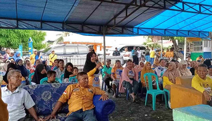 Pengakuan Ibu Paruh Baya Warga Desa Kayowa Batui, Ibu Imin : Puluhan Tahun Nanti Jaman AT-FM Jalan Lorong Kami Teraspal Terima Kasih dan Kami Siap Lanjutkan