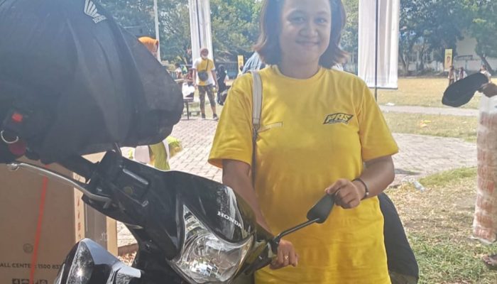 Sri Rizky Amelia Peserta Senam Golkar Yang Beruntung Dapat Hadiah Motor