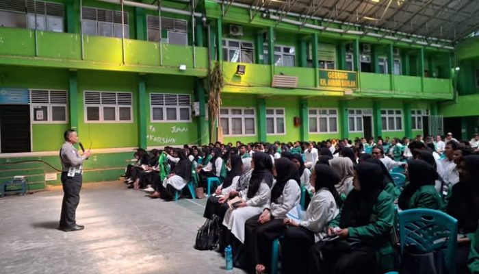 Sebelum Turun KKN Para Mahasiswa Unismuh Luwuk Dapat Bekal Aturan Berlalu Lintas