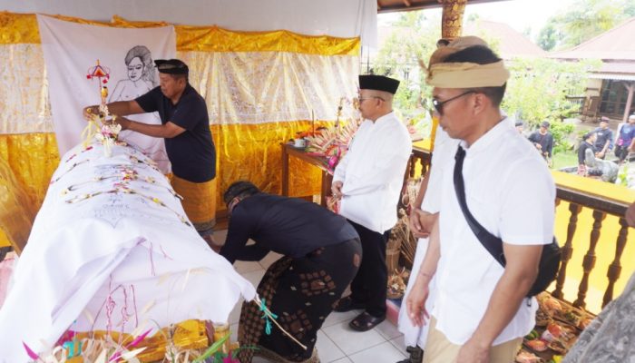 Bupati Amirudin Hadiri Upacara Pelepasan Kremasi Jenazah Almarhum Ida Bagus Subrata Pidada