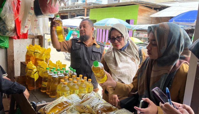 Respon Cepat Disperindag Banggai Sidak Kecurangan “Minyak Kita” Kemasan Botol 1 Liter Ternyata Hanya 800 ml