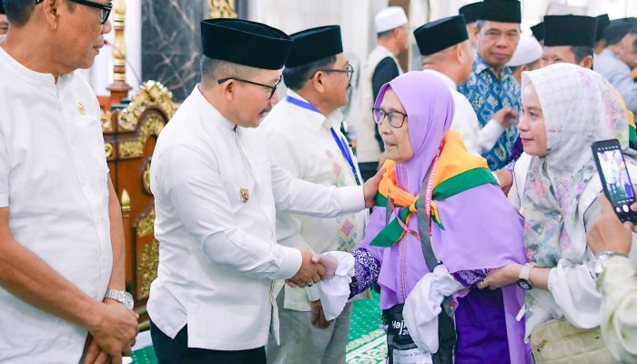 Bupati Lepas 152 Jemaah Haji Asal Banggai Menuju Mekkah, Amirudin : Jaga Kesehatan dan Pola Makan