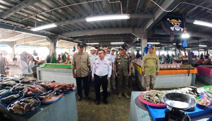 Bupati Amirudin Tinjau Progress Penataan Lapak dan Akses Jalan Kawasan Pasar