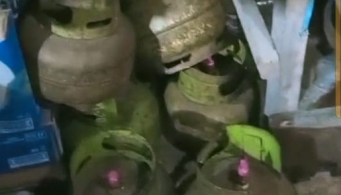 Bongkar Praktek Culas,Tim Temukan Puluhan Tabung LPG 3 Kg Dari Sebuah Bangunan di Kawasan Pasar Simpong Luwuk