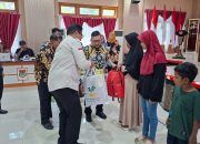 Bupati Amirudin Serahkan Simbolis Bantuan Kemensos RI
