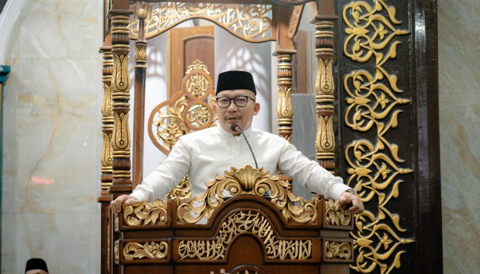 Bupati Amirudin Serahkan Bantuan Rp 2 Miliar Renovasi Mesjid Agung An-Nuur Luwuk
