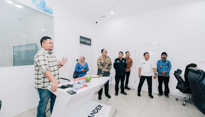 Terima Kunjungan Wakil Bupati Bangkep, Kepala DKISP Banggai Paparkan Layanan Publik Command Center