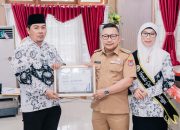 Bupati Amirudin Lantik Pengurus PGRI Periode 2025-2030