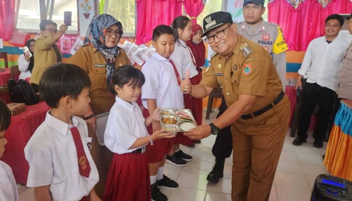 Camat Bunta Hadiri Launching Penyaluran MBG Sentuh 14 Sekolah 1006 Siswa