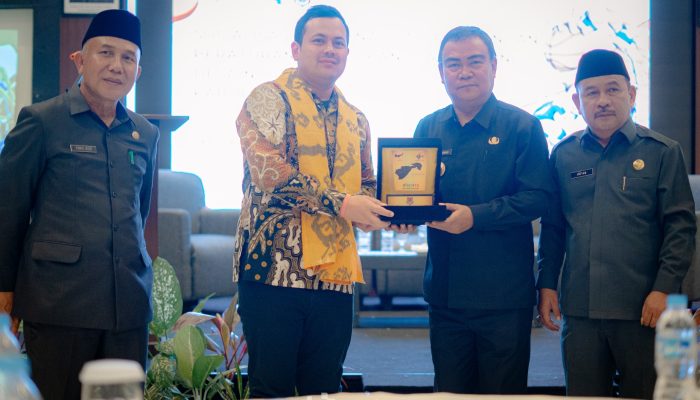 Bersama Kemenpora Pemkab Banggai Matangkan Desain Olahraga Daerah
