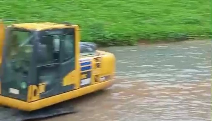 PT KFM Bantu Permintaan Warga dan Pemdes Pongian Normalisasi Jalur Sungai