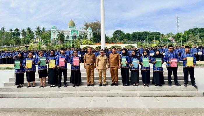 Bupati Serahkan SK 3.911 PPPK Paruh Waktu dan Teken Perpanjangan Kontrak PPPK Tahun 2023