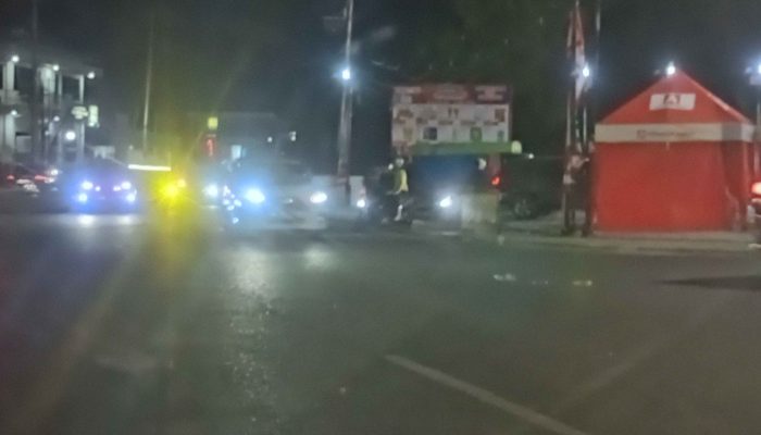 Jalur Ramai Tugu Adipura Luwuk Pengunjung Alfamidi Super Perlu Extra Hati – Hati