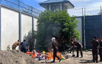 Kejati Sulteng Musnahkan Jutaan Rokok Ilegal Berbagai Merek