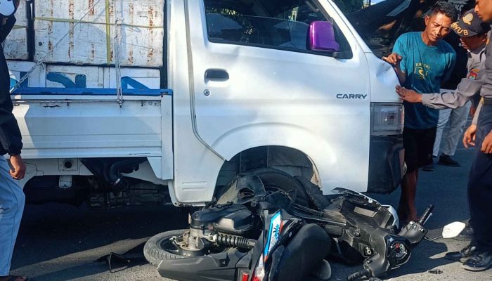 Kecelakaan di Kawasan Tugu Adipura Luwuk, Penumpang Motor Honda Beat Tak Sadarkan Diri