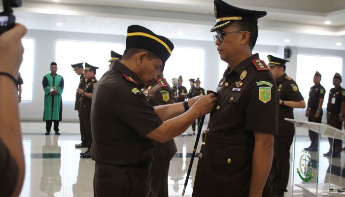 Kajati Sulteng Lantik 7 Pejabat Struktural, 6 Kajari dan 1 Asisten Pemulihan Aset Kejati