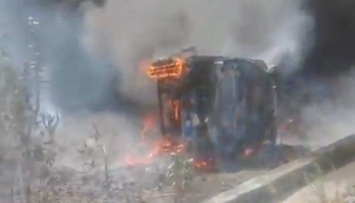 Naas Mobil Tangki Muatan BBM Terbakar Diruas Jalan Umum Balantak Utara Banggai Sulteng
