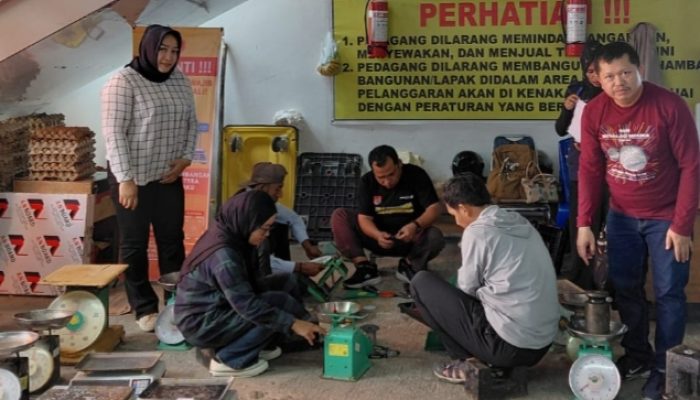 Disperindag Banggai Pastikan Hak Konsumen Terlindungi, Kabid Cian Lin Lakukan Pemeriksaan Berkala Alat Ukur Takar dan Timbang