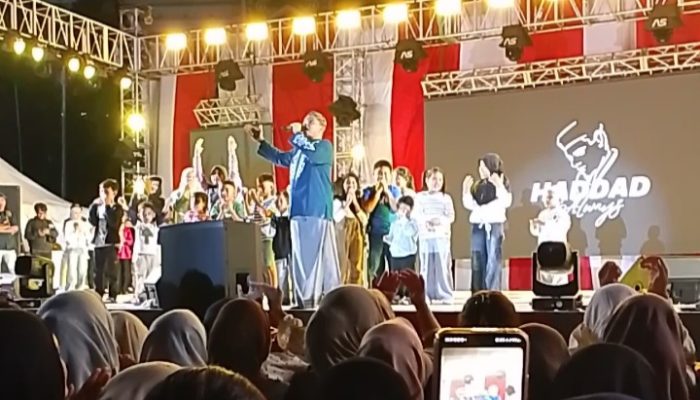 Lapangan Mirqan Bersholawat Konser Religi Haddad Alwi Puncak Acara HUT Banggai ke-66 dan HUT RI ke-81