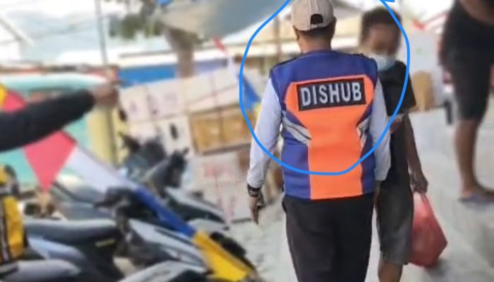 Diduga Pria Rompi Dishub Provokasi Tim Disperindag Banggai Saat Pengawasan LPG 3 Kg di Pasar Simpong, Kadishub Belum Ada Penjelasan Siapa Dia ?