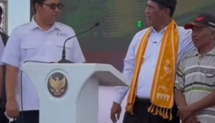 Kemuliaan Hati Mentan RI Bantu Hand Tracktor dan Uang Pada Petani Toili Yang Ngadu Sulit Dapat Pupuk